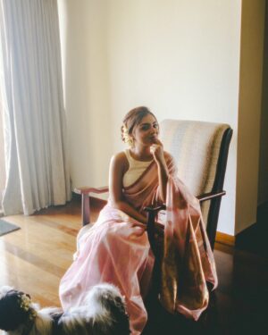 Nazriya Nazim Instagram - 💖🌸🐾
 

💄- @snehamnj 
Asst by - @makeup.by_meenu
💇‍♀️- @priyahairandmakeup_ 
📷- @hrischique