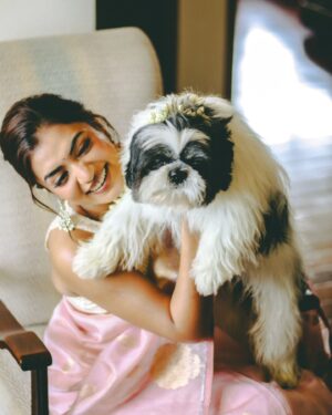 Nazriya Nazim Instagram - 💖🌸🐾
 

💄- @snehamnj 
Asst by - @makeup.by_meenu
💇‍♀️- @priyahairandmakeup_ 
📷- @hrischique