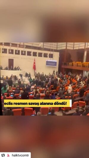 Nebil Özgentürk Instagram - İNSAN DEĞİL BARBARI!! 

Meclis'te, bir sokak magandası, konuşma yapan TİP milletvekili Ahmet Şık'a tekme tokat saldırdı....

Bu densizlik, küstahlık, barbarlık ceza almalı... Utanmazlık zirve yapıyor....

Bu iğrenç tipleri, insan müsveddelerini kendi partisi dahi dışlamalı..!!