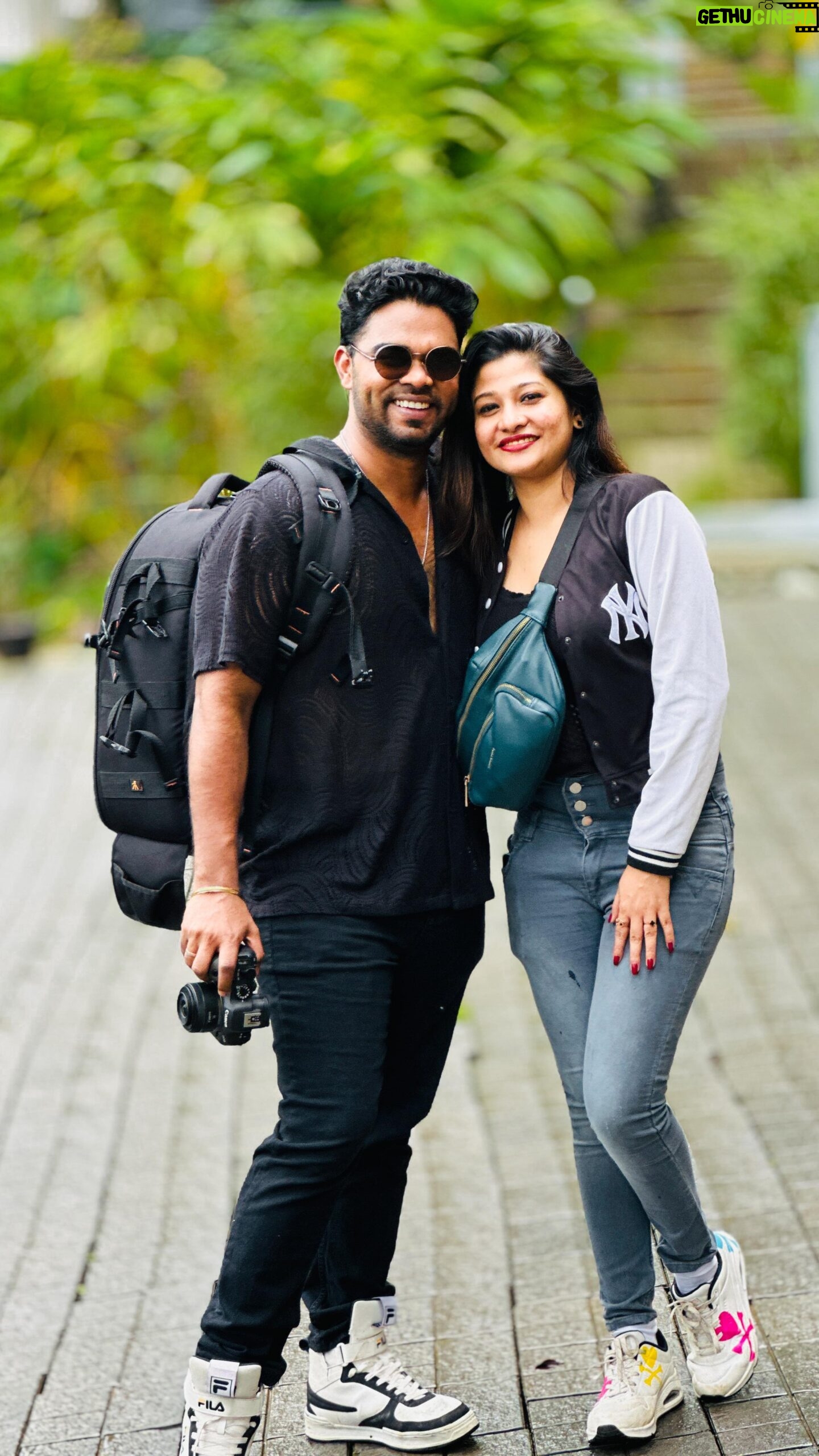 Neema Mathew - 15.5K Likes - Azhagai manadhai parithuvitaalae 🩵🥰😘
This is a footage from our first travel vlog ( Trip to vagamon hills ) Full video is on our youtube channel - Sanju Tcehy Vlogs
#trip #family #dance #places #vagamon #couple #couplegoals❤