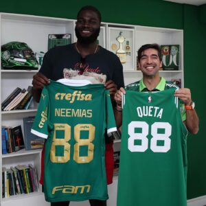 Neemias Queta Instagram - 🇧🇷 Um encontro de campeões: Neemias Queta, atual vencedor da @nbabrasil pelo @celtics, visitou a Academia de Futebol e conheceu Abel Ferreira num tour especial! 🏀

🇺🇸 An encounter of champions: Neemias Queta, winner of @nbabrasil, as a @celtics player, visited @Palmeiras training center and met Abel Ferreira 🏀

📷 Cesar Greco / Powered by @canonbr

#AvantiPalestra #Palmeiras #Verdão