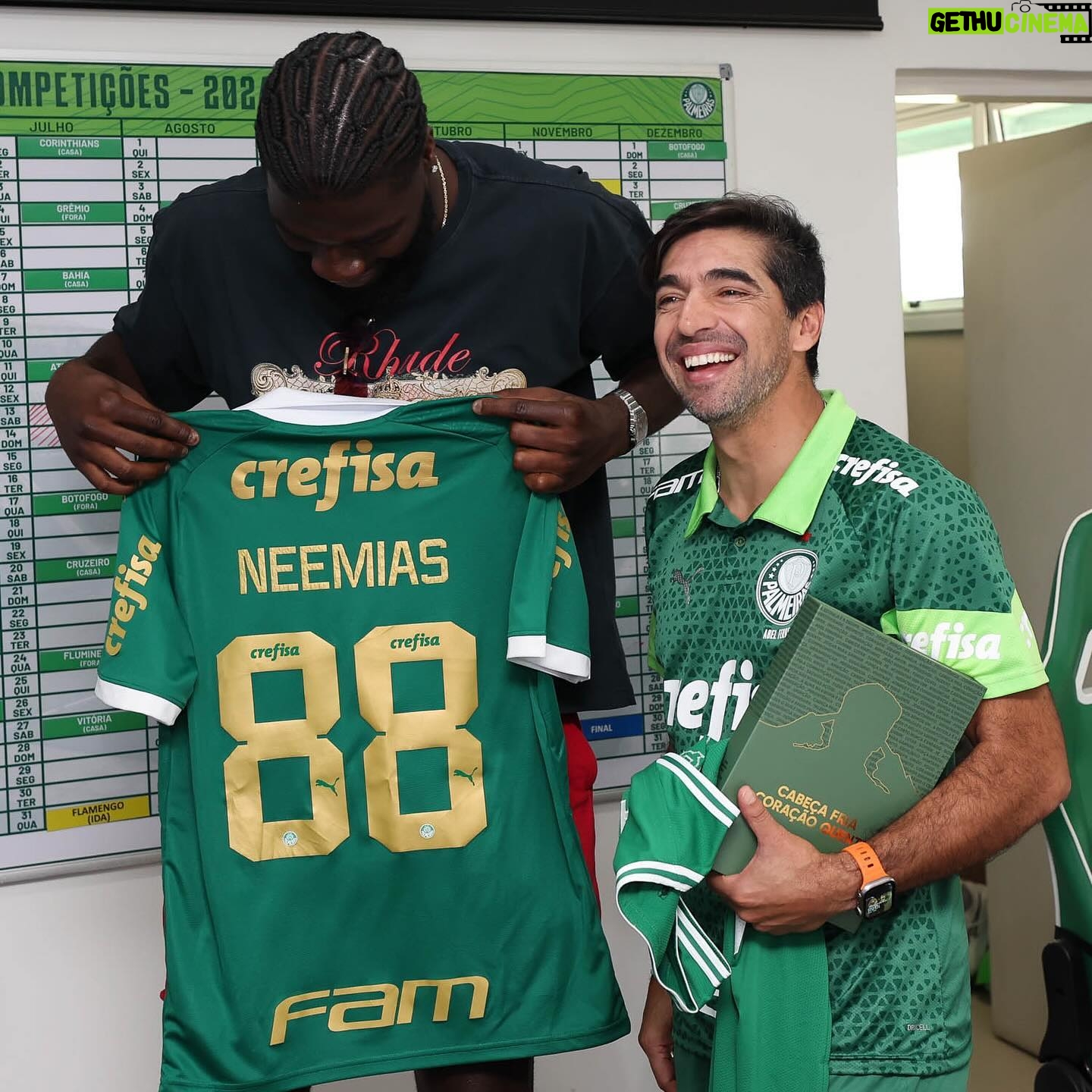Neemias Queta - 196.6K Likes - 🇧🇷 Um encontro de campeões: Neemias Queta, atual vencedor da @nbabrasil pelo @celtics, visitou a Academia de Futebol e conheceu Abel Ferreira num tour especial! 🏀
🇺🇸 An encounter of champions: Neemias Queta, winner of @nbabrasil, as a @celtics player, visited @Palmeiras training center and met Abel Ferreira 🏀
📷 Cesar Greco / Powered by @canonbr
#AvantiPalestra #Palmeiras #Verdão
