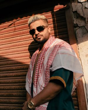 Neeraj Madhav Instagram - 🧞‍♂️

📸 @albert_will.i.am @navneeth_madhav 
💇🏻‍♂️ @martini_trucco
👘 @ashna_aash_