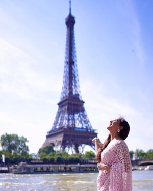 Neeti Mohan Instagram - Postcards from Paris! 

Posing in front of Eiffel Tower in a Saree!!! 
Bucket list ✅😜

Outfit: @angadsingh.official
Stylist: @stylebysaachivj
Styling team: @styledbynikinagda 
📸 @souravsharmaofficial