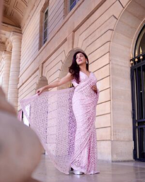 Neeti Mohan Instagram - Postcards from Paris! 

Posing in front of Eiffel Tower in a Saree!!! 
Bucket list ✅😜

Outfit: @angadsingh.official
Stylist: @stylebysaachivj
Styling team: @styledbynikinagda 
📸 @souravsharmaofficial