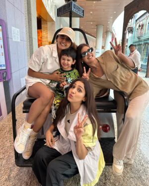Neeti Mohan Instagram - Let the trip beginnnn!! 🤗😇🙌🏼
Whatta feeling to be travelling with our lil one!! Maasis are over the moon 🥳🤪