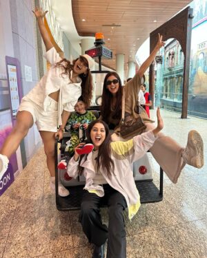 Neeti Mohan Instagram - Let the trip beginnnn!! 🤗😇🙌🏼
Whatta feeling to be travelling with our lil one!! Maasis are over the moon 🥳🤪