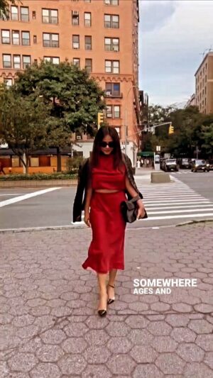 Neetu Chandra Instagram - My favorite by #robertfrost. Today in #manhattan 
Color me in yours.... 
My style is my intro... 
#highfashion 
#fashion 
#nyc 
#manhattan 
#usa