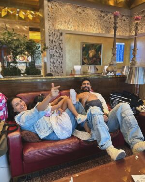 Neha Dhupia Instagram - The many moods of a 7 hour flight ✈️ delay … ♥️🧿 👉 3 n 7 is when it got reaaaalllll !!!! 😜