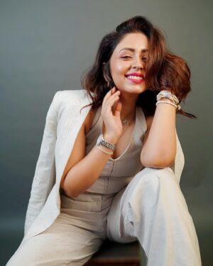 Neha Sargam Instagram - Work —giggle — rest— ab mujhe jaane do maalik !!
