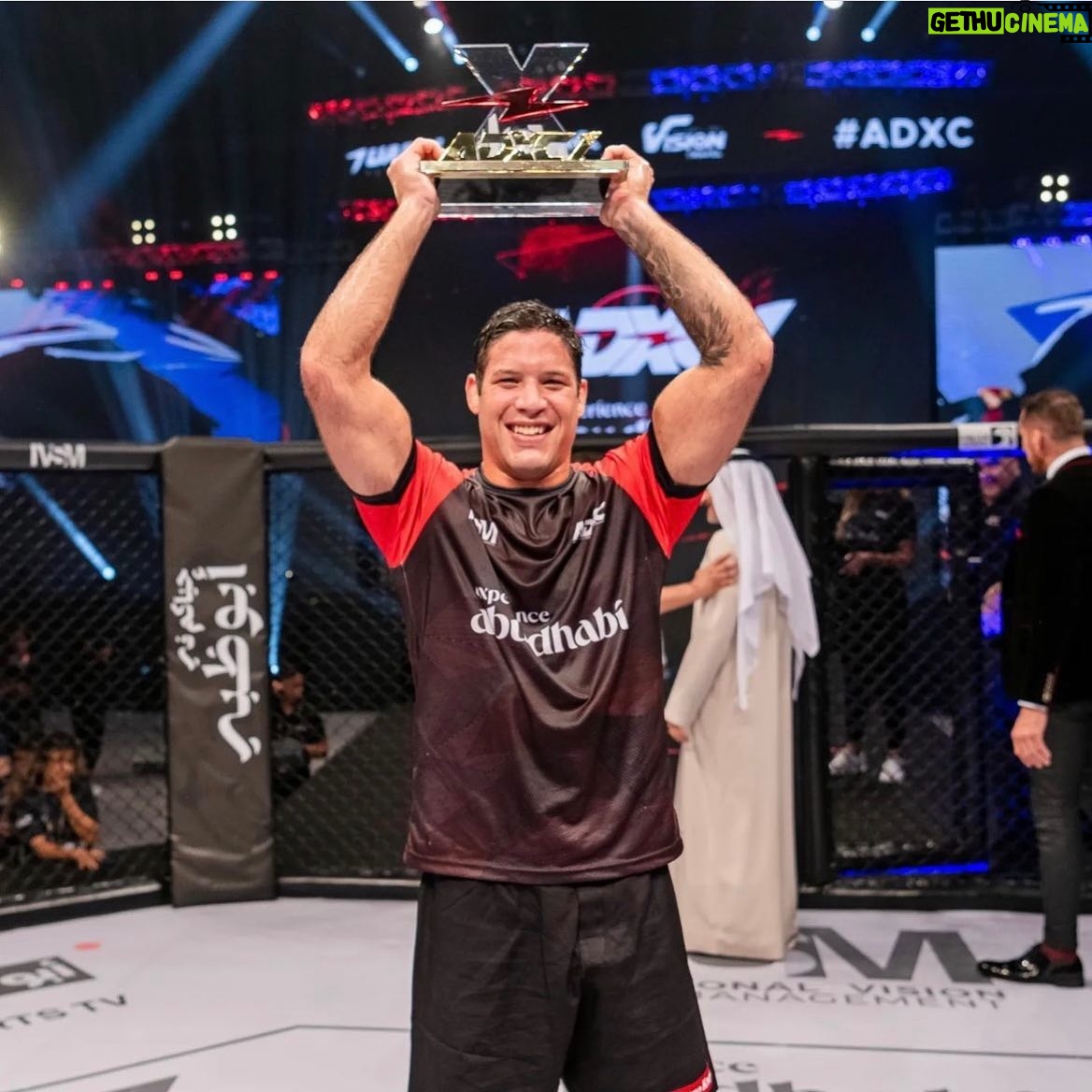 Neiman Gracie - 3 Likes - Twenty years from now you will be more disappointed by the things that you didn’t do than by the ones you did do. So throw off the bowlines. Sail away from the safe harbor. Catch the trade winds in your sails. Explore. Dream. Discover. fall down. rise back up.
.
.
Daqui a vinte anos você ficará mais decepcionado com as coisas que não fez do que com as que fez. Então jogue fora as amarras. Navegue para longe do porto seguro. Pegue os ventos alísios em suas velas. Explorar. Sonhar. Descobrir. cair. levantar.
quantas vezes for preciso