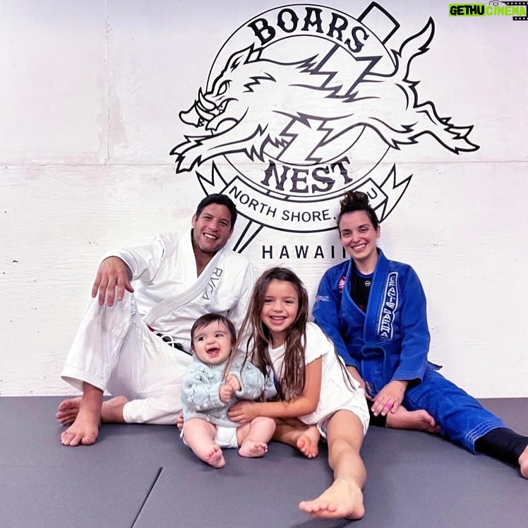 Neiman Gracie - 3 Likes - Family ❤️
North Shore Oahu hawaii Nov 2023