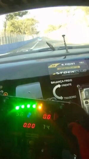 Nelson Piquet Jr. Instagram - Me acompanhem com esse ângulo ONBOARD em algumas voltas na primeira etapa da @stock_car de BH
Gostei muito da pista 🏁🙏🏼 

#stockcar #nelsinhopiquet