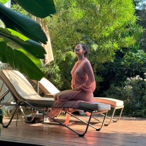 Neslihan Atagül Instagram - Bir süre daha bu ‘mutluluğumuzu’ mahrem  tutmak isterdik. Hakkımız da buydu açıkçası... Velhasılkelam;

Biz mutluyuz, memnunuz ve iyiyiz.

🧿🪬🍀💫