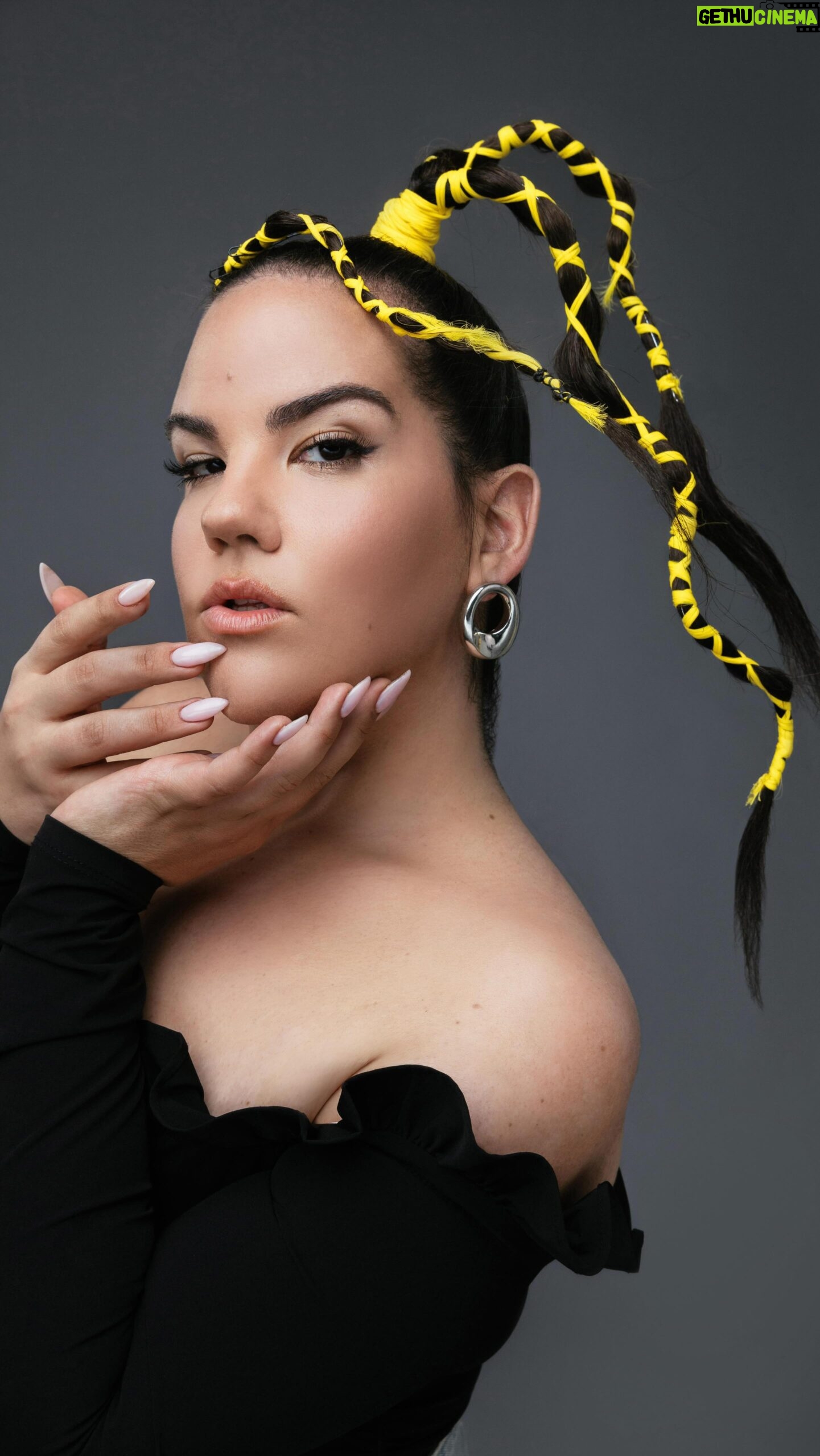 Netta - 10.7K Likes - אם יש דבר אחד שיכול להרים לי את המצב רוח אחרי אתמול זה להשתגע כמו שאני אוהבת🥹
גוטטובי דאגו לי למוצרים לעשות תסרוקת משמחת לב
נשבעת שכמעט שכחתי שהודחנו🌞
בשיתוף @style_g_2b
#got2b