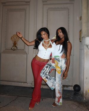 Neverly Paris Instagram - About lastnight with my Twin @itsleana____ ✨