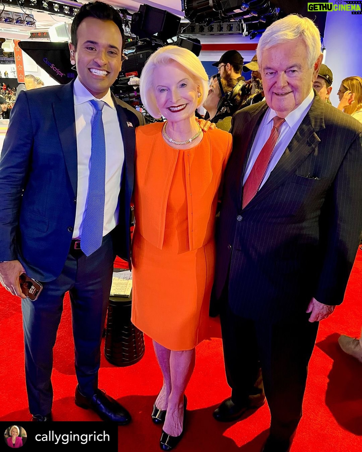 Newt Gingrich - 1.7K Likes - Great day at the Republican National Convention in Milwaukee!šŗšø