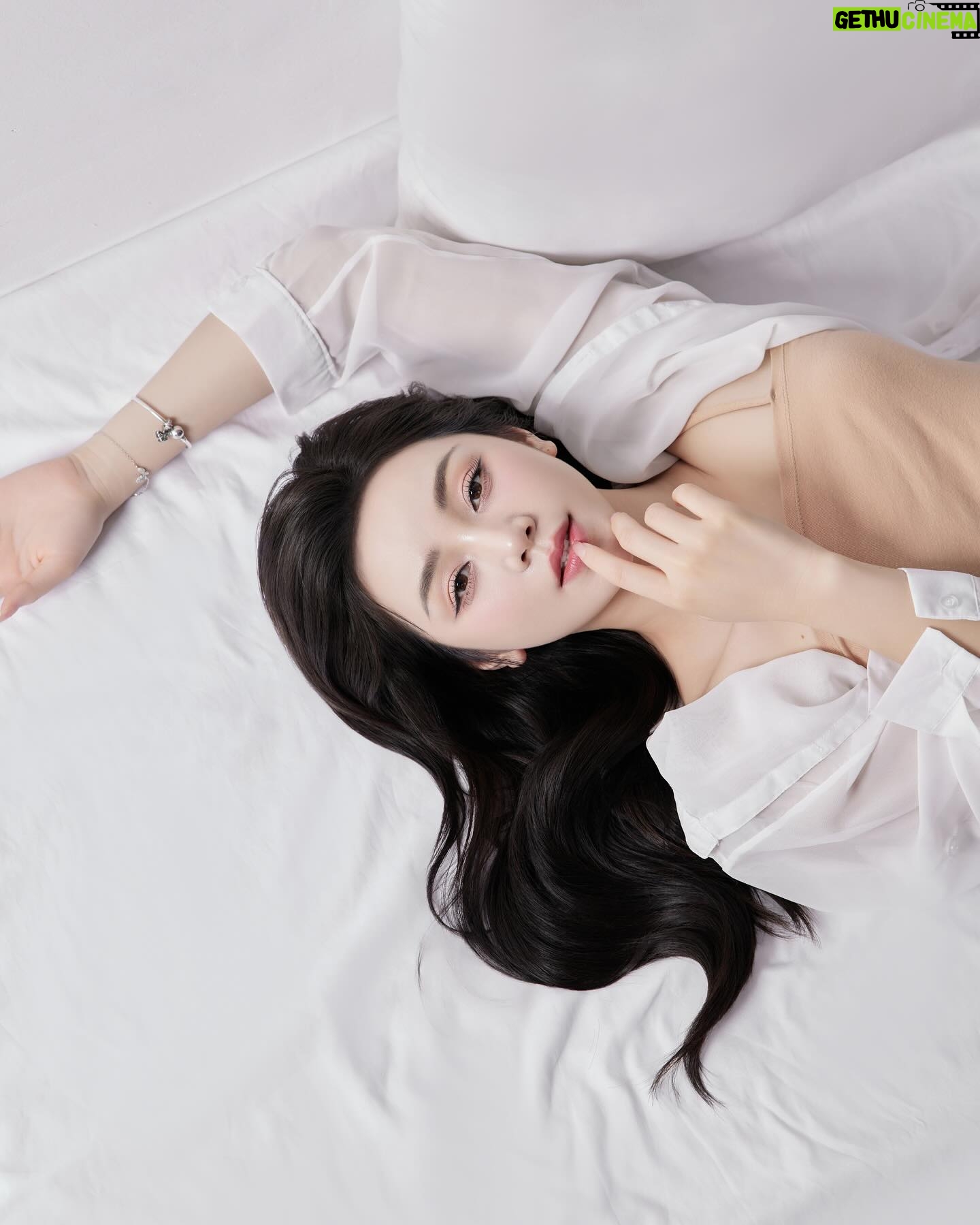 Nguyễn Quỳnh - 5.1K Likes - Vì đẹp nên mới yêu
Hay vì yêu nên thấy đẹp ????😊😚😚😚
🌸🌸🌸🦋🦋