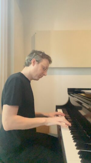 Nicholas Britell Instagram - Succession S4 Album out at midnight

Link in bio

@lakegeorgemusicgroup