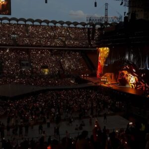 Nick Cerioni Instagram - Sia lodata @terry.cheru che mi ha aperto un mondo governato da Taylor Swift pieno di gente felicissima, braccialetti dell’amicizia, glitter e canzoni gridate una sera d estate. Bello ✨