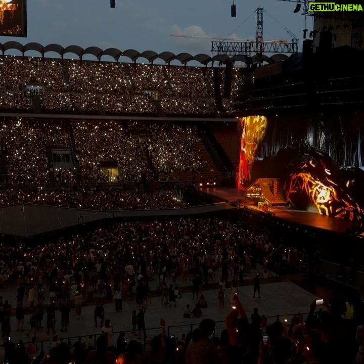 Nick Cerioni - 3 Likes - Sia lodata @terry.cheru che mi ha aperto un mondo governato da Taylor Swift pieno di gente felicissima, braccialetti dell’amicizia, glitter e canzoni gridate una sera d estate. Bello ✨