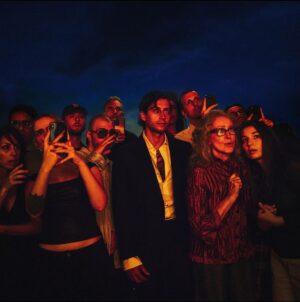 Nick Cerioni Instagram - Un progetto a cui tengo tanto, che dopo molto tempo (e sudore) vede la luce.
Un disco pop, urban, o come volete chiamare la musica che spacca oggi piena di cose belle.

Rokas - IN QUESTA CASA IN FIAMME CI SONO DEI BAMBINI
Fuori questo venerdì 

Ti voglio bene @itoldyourokas 

@digitale2000 @abathingboi 
Ph @leandroemede 

Grazie a tutti i partener di serie A che ci hanno detto si a questo progetto piccolo ma che sono sicuro diventerà’ gigante @orbita_____  @goigest 

Godetevi questo disco che e’ un viaggio bellissimo