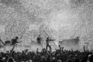 Nick Zinner Instagram - Ok damn thank you LA and everyone who came to our sold out show at the hollywood bowl with @jbrekkie   @the_linda_lindas !
I’m still floating from this deeply moving, epic   historic night 🙃
Also thanks  @perfumegenius for singing Spitting with us 
🖤🖤🖤

 📸 1,4,5,10 - me
2 - @aaronroseofficial 
3- @_davidblack 
6- @perpetualmobile 
7,8- @yourethenight 
9- @photobakery