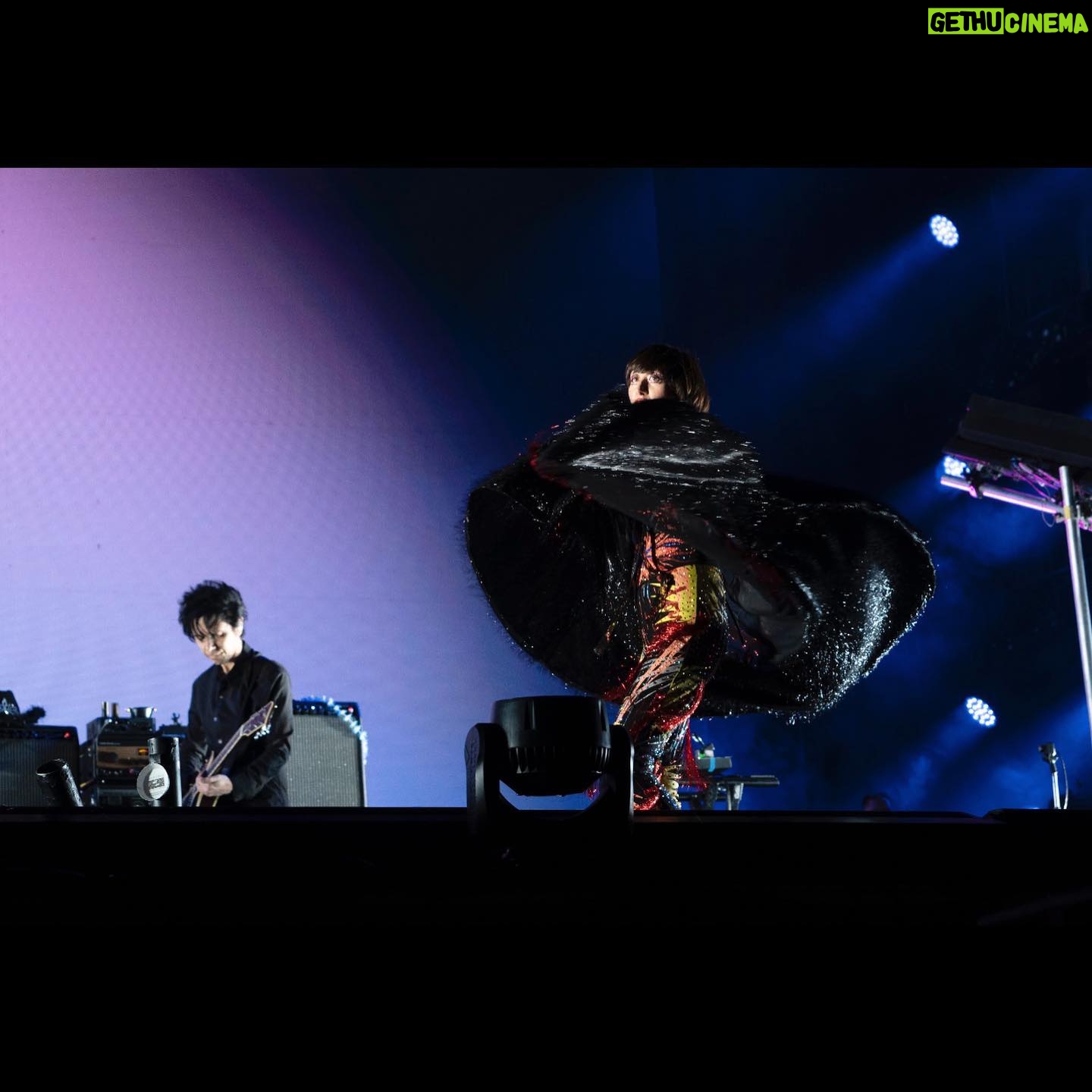 Nick Zinner - 6.9K Likes - Mexico City 🖤🇲🇽🖤
Thank you for giving us such a loving return after 9 years. I got to forget all this pain pneumonia has caused for a glorious hour.
It's still going to be a few more weeks till I’m hopefully fully recovered.
Guadalaiara we will see you next year! 🙏🫶
📸 : 1,7 - me
2,3 - @jampme
4-6- @ma_spotlight
8- @imaadwasif
