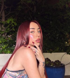 Nicki Nicole Instagram - 🧍‍♀️
