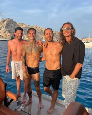 Nicolas Ferrero Instagram - SUNSET ENTRE COPAIN 😁 

@john_john_john_m 
@guillaumesede 
@sylvainarmand