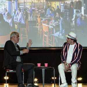 Nicolás Larraín Instagram - EL MANAGER Y EL ARTISTA 🕵🏻‍♂️👨🏻‍🎤💥 ¡VUELVE POR ÉXITO DE TEMPORADA!

📎Bajo la dirección de Álvaro Rudolphy; Fernando y Nicolás Larraín nos cuentan su disparatada vida: una lucha incansable por alcanzar el esquivo éxito y dinero, el primero como actor y cantante, y el segundo como productor y manager. Ambos confiesan sus debilidades con hipocresía, mientras tratan de embaucarse mutuamente mostrando todos sus talentos. El manager y el artista se enfrentarán en una entretenida pugna por alcanzar mayor poder y llegar a la cima. Una obra divertida, disparatada y sobre todo testimonial.
 
Compañía: Los Hermanos Larraín.
Dirección: Álvaro Rudolphy
Dirección técnica: Hans Horta
Duración: 80 min
Edad recomendada:  14 años

🔴¡ÚNICA FUNCIÓN!

🗓️⏰Domingo 26 de mayo, a las 19:30 hrs.
📍Mori Parque Arauco (Av. kennedy 5413, Las Condes)
🚘Puedes utilizar el estacionamiento del Mall
☺️Sala calefaccionada

🎟️Asegura tus tickets de manera online en @ticketmastercl 

🎫También puedes adquirir tus entradas directamente en el Teatro, disponible 1 hr. antes de cada función ☝🏻

Mori ¡Todxs al Teatro!🫰🏻
.