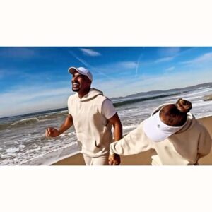 Nicole Ari Parker Instagram - Babe ❤️

Happy 19th Anniversary 💃🏽🕺🏿 

We were shooting some new product images for the @Gymwrap  on the Beach 🏝️ this day… (my new visors are dope for real btw😜)

The photographer said he needed to fix something so we started running and laughing like we were in travel commercial in our beige outfits 😂😂😂

He was filming 🫣and then put it in slow motion…

Best Hilariousness that pretty much captures everything.

Love you more than the ocean Babe…more than the Ocean 🌊

@boriskodjoe