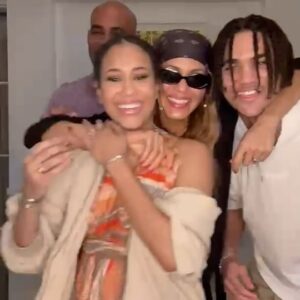 Nicole Ari Parker Instagram - Boris left my Baltimore dance break out of his post 😅

I love you so much….My Reasons for The Season.🥳
So grateful to be your Mommy. 💕💕💕

✅ My Sophie has moves for Real 💃🏽 
✅My Nico has rhythm 🪘 
✅Teddy 🐶 wasn’t sure why he was in this video & Max wanted no parts.
and 
✅My 💞Boris has his own special way of laying ‘pon da breeze 👊🏽🕺🏿 

Thank You for 19 years of Motherhood💥