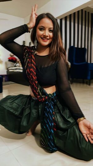 Nidhi Uttam Instagram - ‘Aaj ki raat…’ I’m letting go of doubts 
 and dancing like no one’s watching. 
Learning one step at a time! 💫 💃
Thanks a ton @kaviir.soni_23 for training me✨🌻

 #DanceJourney #aajkiraat #stree2 #nondancer #learningdance #actorslife