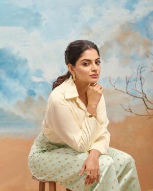 Nikhila Vimal Instagram - 🩵🩵🩵
Photographer : @jibinartist @plan.b.action 

Styling : @styledbysmiji

Makeup : @femyantony

Outfit : @vintage_spiritt

Jewellery :  @shopharshaambady

Cam asst : @dayonphotos