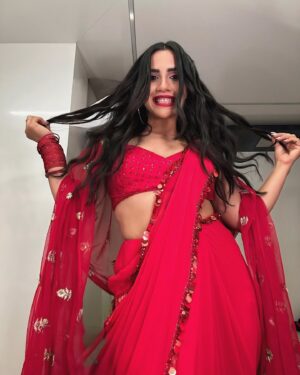 Nikhita Gandhi Instagram - Channeling my inner Bong Bae ♥️ 💋 

Outfit @manishmalhotra05 
Bangles @styledbysujata 
Hair @nikita_makeup_hair 

#desi #saree #red #redsaree #manishmalhotra