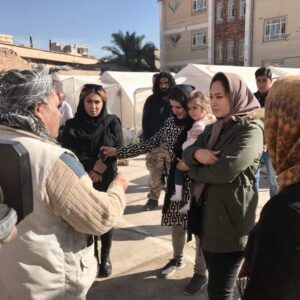 Niki Karimi Instagram - خدا يا شكرت ، يك سال راه اندازي اين ساختمان طول كشيد . ممنون كه به من توان دادي تا اين كار را تمام كنم و ممنونم از تك تك شما كه كمك كرديد 
باشد تا اين مركز براي كودكان اين مرز و بوم بماند ، اين محل به كانون واگذار مي شود .  جايي كه خودم كتاب خواندن از انجا شروع كردم ، كانون پرورش فكري كودكان و نوجوانان

با اقدام خیرخواهانه و فرهنگی نیکی کریمی در سرپل ذهاب؛
دو مرکز فرهنگی کانون در کرمانشاه راه اندازی می شود.
نیکی کریمی بازیگر سینمای ایران برای راه‌اندازي يك مركز فرهنگي هنري ثابت و یک مرکز سیار ويژه كودكان در شهر زلزله‌زده‌ سرپل‌ذهاب با كانون پرورش فكري كودكان و نوجوانان همکاری می‌کند.
به گزارش اداره کل روابط عمومی و امور بین الملل کانون، بر اساس تفاهم‌نامه منعقده یک کتاب‌خانه سیار و منافع  دو ساله یک باب ساختمان برای فعالیت های کانون، از سوی این چهره سینمایی و از محل کمک‌های مردمی که در جریان زلزله کرمانشاه در اختیار ایشان قرار گرفته بود، به کانون واگذار می شود تا کودکان و نوجوانان ساکن شهر سرپل ذهاب و روستاهای مناطق زلزله زده از خدمات فرهنگی و هنری استفاده کنند ؛ لازم به ذکر است که به دلیل ورود آسیب های جدی به مرکز فرهنگی هنری کانون پرورش فکری کودکان ونوجوانان در سرپل‌ذهاب در جریان زلزله سال 1396 و تا آماده شدن مرکز جدید کانون، فعالیتهای این مجموعه در ساختمانی که به همت این هنرپیشه سینما آماده سازی شده، انجام خواهد شد.
مقرر گردیده است تا کانون بر اساس این تفاهم نامه با تجهیز هر دو مرکز سیار و ثابت و با استفاده از امکانات و اعتبارات كانون استان كرمانشاه و ظرفيت مربيان فرهنگي به انجام فعاليت‌هاي فرهنگي، هنري و آموزشي در مسیر اهداف و رسالت‌هایش در این مراکز اقدام نماید ؛ این همکاری قرار است از آبانماه با هدف حمایت از فعالیت‌های فرهنگی ویژه کودکان و نوجوانان آسیب‌دیده در مناطق زلزله‌زده استان کرمانشاه آغاز گردد.
بر اساس این گزارش کانون پس از زلزله استان کرمانشاه برنامه‌های گسترده‌ای را برای کاهش آسیب‌های روحی کودکان و نوجوانان ساکن این مناطق در قالب طرح امداد فرهنگی اجرا کرد که این فعالیت‌ها همچنان در آن مناطق ادامه دارد و همکاری چهره‌های نام آشنای فرهنگی و هنری باعث گسترش این نوع فعالیت‌ها در مناطق آسیب‌دیده خواهد شد.