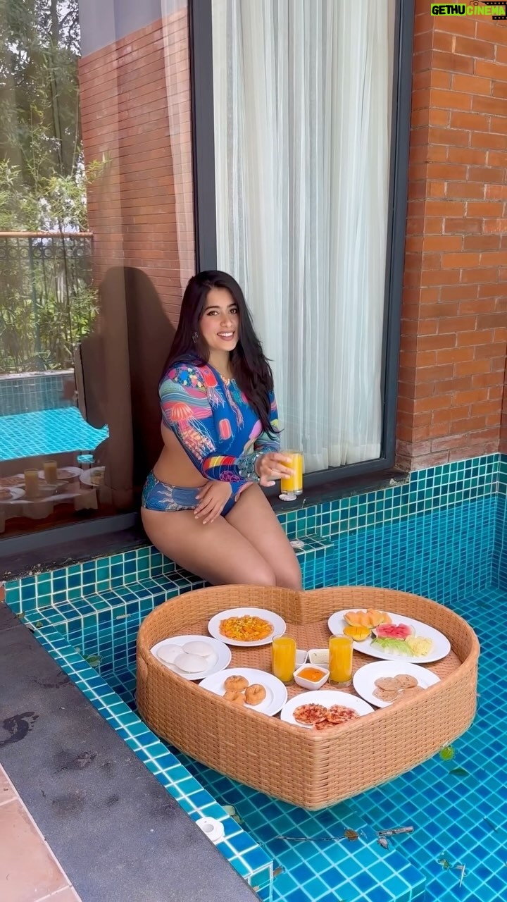 Nikita Sharma - 116.6K Likes - A floating breakfast is all I need right now 🍹🍲
Swimwear from @tizzi.official
📍 @morickap_lords83
#travel #explore #feature #trending #mamushi