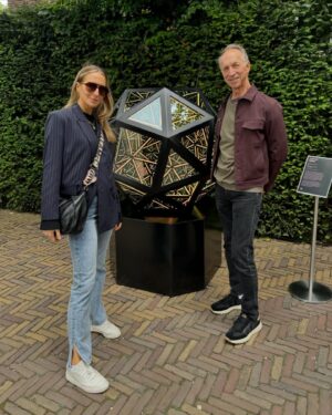 Nikki Glaser Instagram - On break from my own tour, I went and followed Taylor’s in Europe and brought my mom and dad with me. I don’t have kids and so this is what I like to do with my free time and money because 𝓉𝒽ℯ𝓇ℯ’𝓈 𝓃ℴ𝓉𝒽𝒾𝓃ℊ 𝓁𝒾𝓀ℯ 𝒶 𝓂𝒶𝒹 𝓌ℴ𝓂𝒶𝓃. #erastourdublin #erastouramsterdam