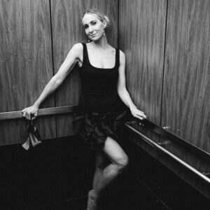 Actress Nikki Glaser HD Instagram Photos and Wallpapers August 2024