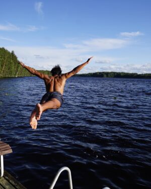 Niko Terho Instagram - The lake was 100% not deep enough for this dive