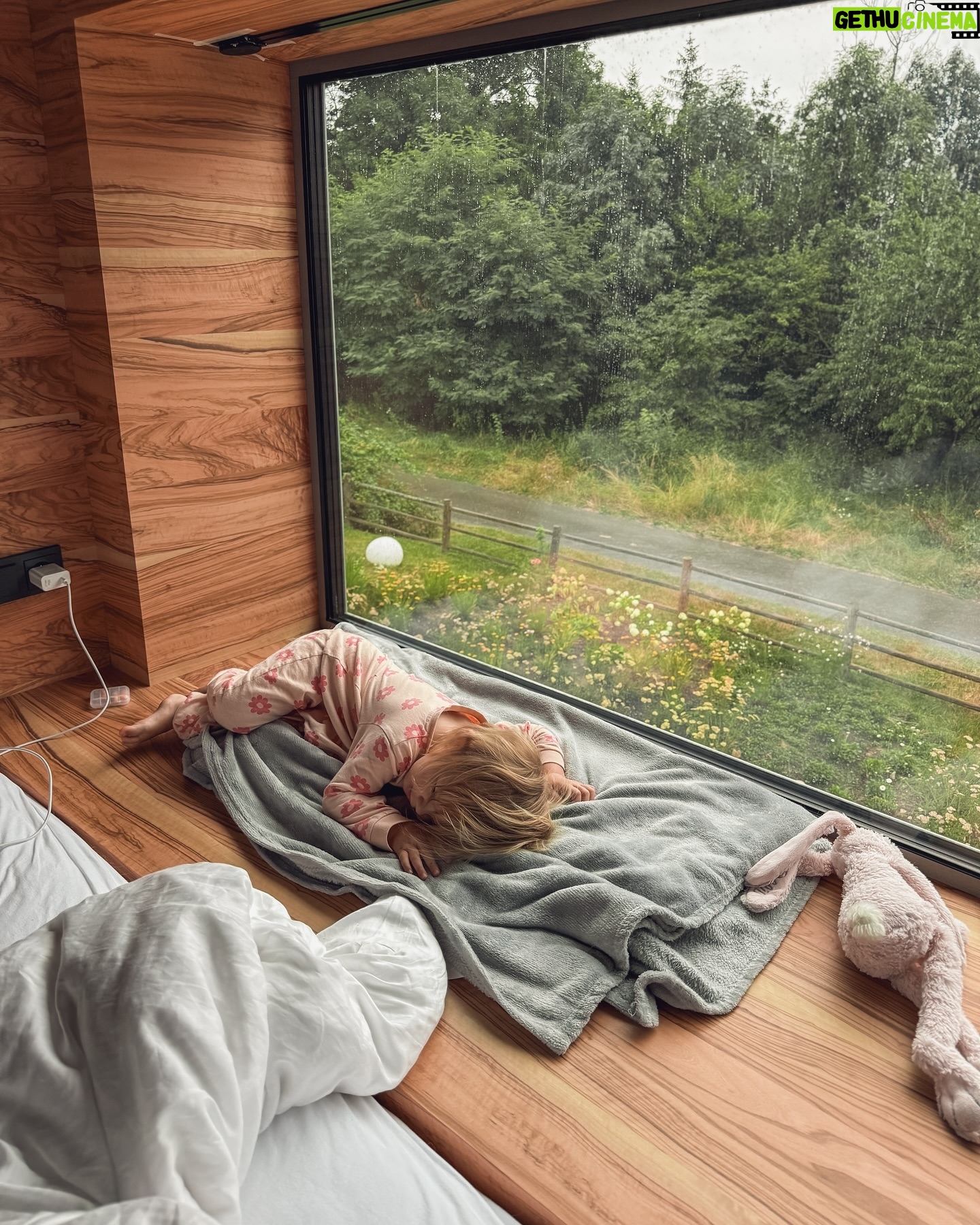 Nikol Švantnerová - 3 Likes - Poslední střípky z našeho třídenního relaxu🌲🫧🌿
1. Plavky, na které jste se ptali z @reserved
2. Relax v přírodě!
3. Bazén, u kterého jsme byli nonstop.
4. Ano, opravdu nonstop😁🫧
5. Gastronomie 12/10! Bylo to dokonalé!
6. Víno ze sklenic a místní sklárny.
7. Prostě @zikmundov 🌿
8. 🍷🤍
9. Dokonalé výhledy z postele si tu užívala i Miunka.
10. Spoko Nikouš🫶🏼
