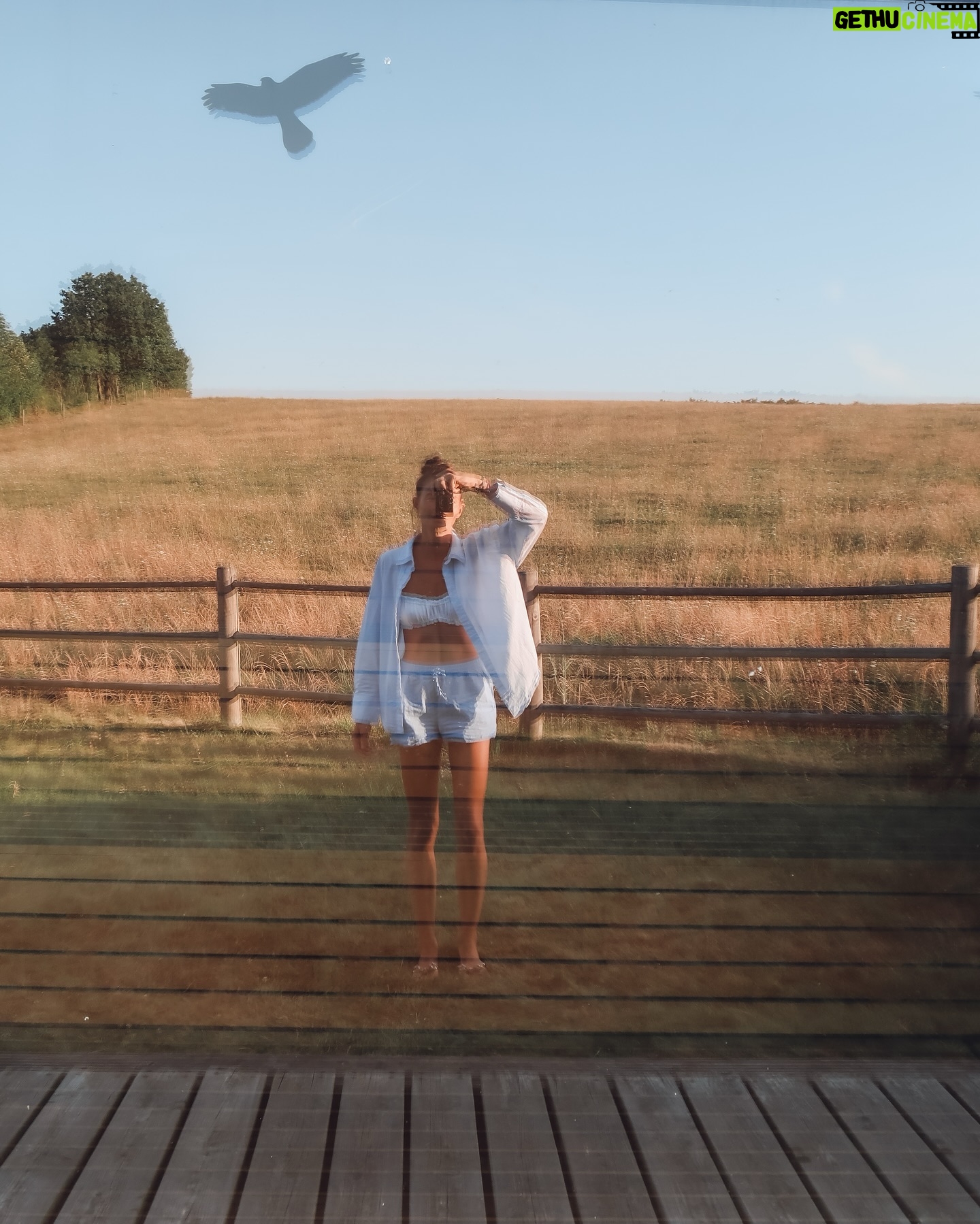 Nikol Švantnerová - 3 Likes - Poslední střípky z našeho třídenního relaxu🌲🫧🌿
1. Plavky, na které jste se ptali z @reserved
2. Relax v přírodě!
3. Bazén, u kterého jsme byli nonstop.
4. Ano, opravdu nonstop😁🫧
5. Gastronomie 12/10! Bylo to dokonalé!
6. Víno ze sklenic a místní sklárny.
7. Prostě @zikmundov 🌿
8. 🍷🤍
9. Dokonalé výhledy z postele si tu užívala i Miunka.
10. Spoko Nikouš🫶🏼