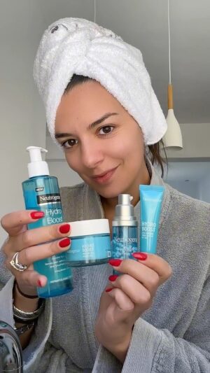 Nikoletta Ralli Instagram - Morning Routine με τη σειρά Neutrogena Hydro Boost, για να παραμένει το δέρμα μου ενυδατωμένο όλη την ημέρα!
@neutrogena.greece 🩵

#BeautyBoosters #NeutrogenaKnowsMeWell #MySimpleSkinCareRoutine #Ad