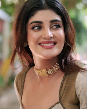 Nimeshika Radhakrishnan Instagram - ✨💫🦋🤍💙