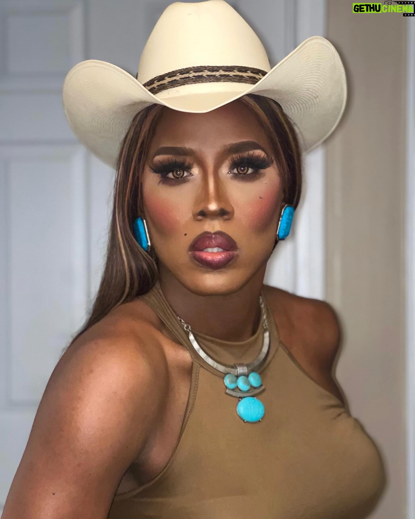 Nina Bo'nina Brown - 1.2K Likes - My look for my cowboy Carter listen rawview which is out now! Did i like it hmm. #dragqueen #makeup #mua #rpdr #cowgirl #mylook