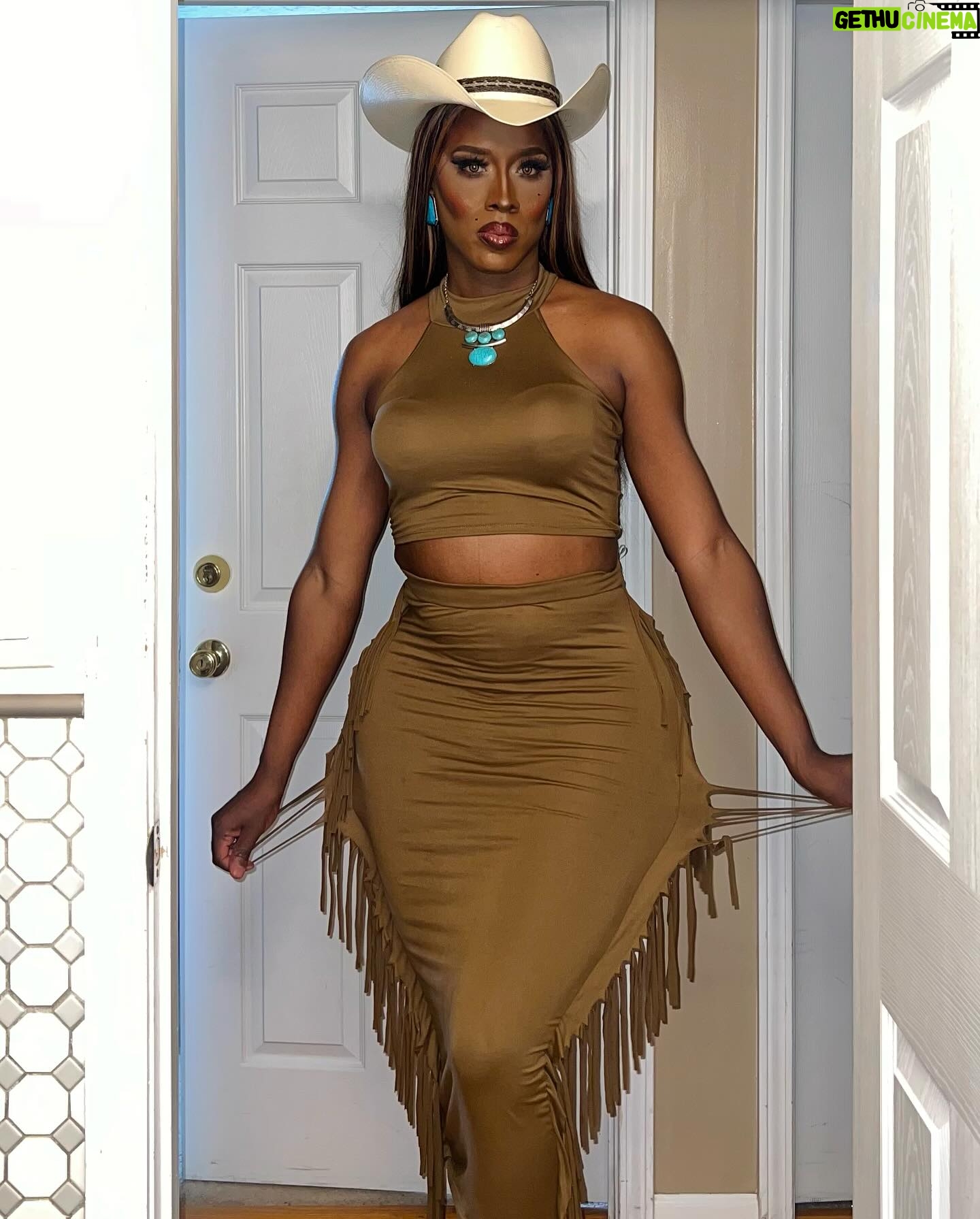 Nina Bo'nina Brown - 1.2K Likes - My look for my cowboy Carter listen rawview which is out now! Did i like it hmm. #dragqueen #makeup #mua #rpdr #cowgirl #mylook