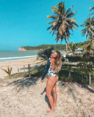 Nina Monteiro Instagram - 🦁☀️💛
