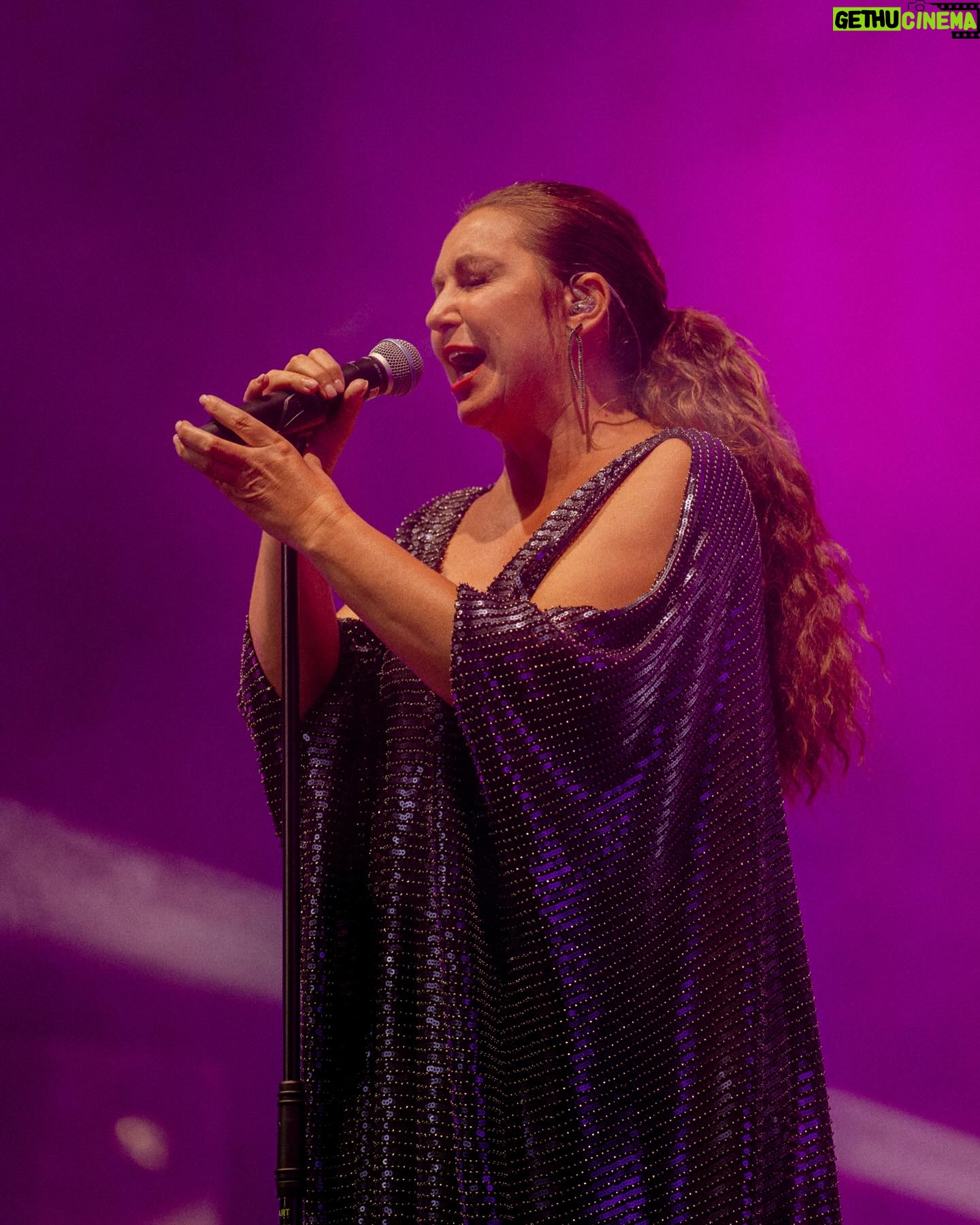 Niña Pastori - 12K Likes - Con mi familia ayer en Algeciras @cabaretfest … con casi todos los míos… con amigos a los que quiero y admiro!
Así es un gusto cantar 🍀💜
📸 @amadoviews
#caminogira2024