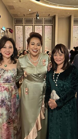 Ning Baizura Instagram - Such a lovely feel good night with such beautiful people 💖 Congratulations  RAFFLESIA MANDALAY @rafflesia.my  The theme was FRENCH ROSE GARDEN
PARTY
They were  UNVEILING RARITY:
LAUNCH OF THE 20MM SOUTH SEA PEARLS ( Slay)  First time for me At @annabellkl_  an exquisite restaurant as they say “It’s Givin’ RockStar” Vibe indeed 💖💋💖💋 Big thanks to @florenceteh1  for this clip 🙏🏾 #fyp #ningbaizuraatwork  #blessed  #slay